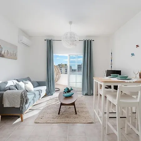 Apartment Heaven's Paradise-pool-sunset-1br