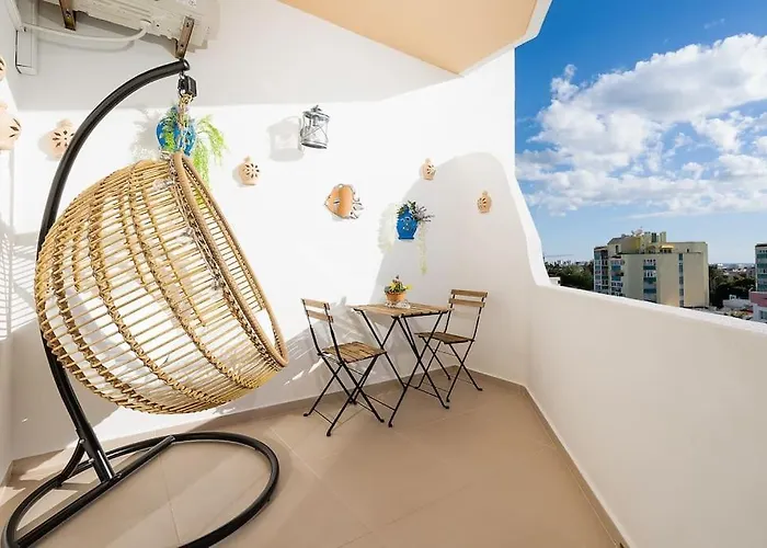 Heaven's Paradise-pool-sunset-1br Apartmán